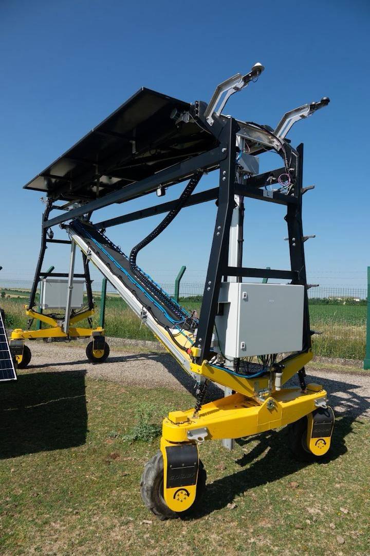 B1 utility-scale cleaning gantry
