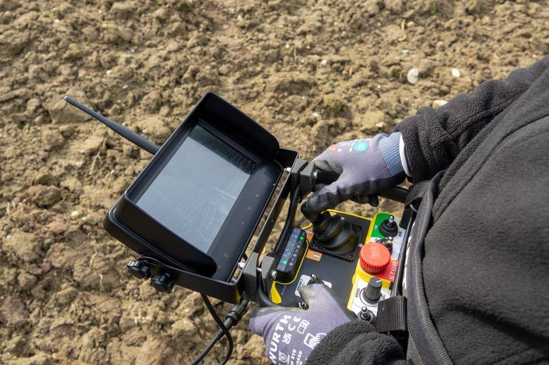 Remote control unit with live camera feed